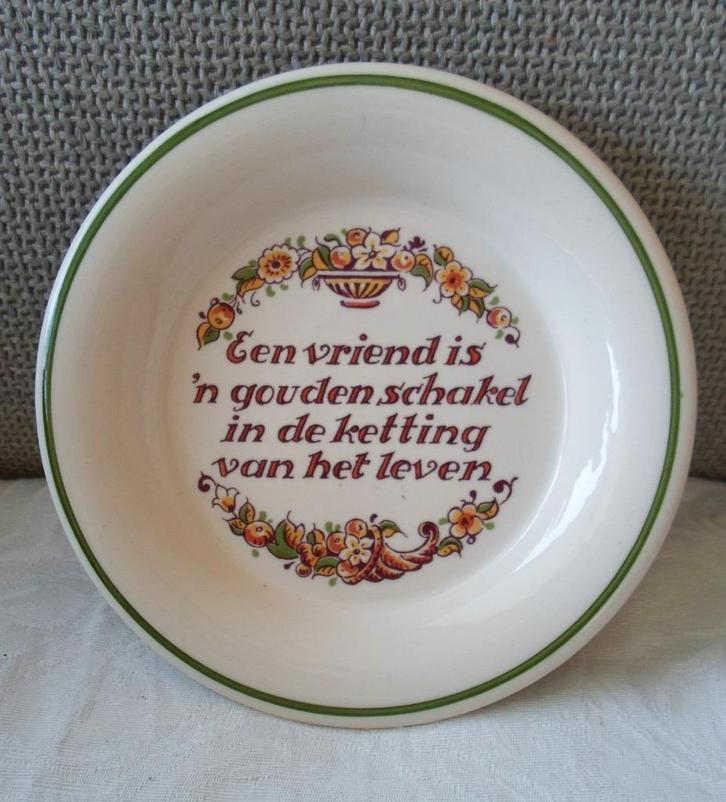 Wandbord Gouda Zenith. Een vriend is 'n gouden schakel in de, Antiek en Kunst, Antiek | Wandborden en Tegels, Ophalen of Verzenden