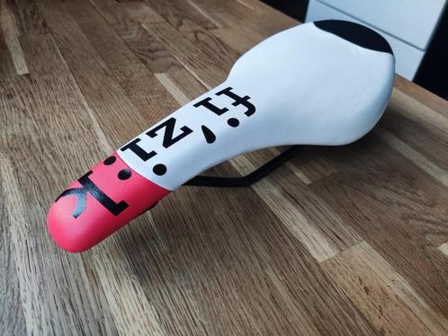 Nieuw MTB Zadel Tundra 2 Manganese by FIZIK, Fietsen en Brommers, Fietsonderdelen, Nieuw, Mountainbike, Zadel, Ophalen of Verzenden