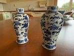 Twee Chinese, porceleinen vaasjes, Ophalen