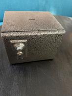 Spaarpot in de vorm van kluisje, Ophalen