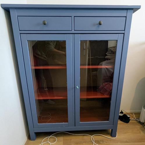 Geverfde IKEA Hemnes vitrinekast / dressoir, Huis en Inrichting, Kasten | Vitrinekasten, Gebruikt, 100 tot 150 cm, 50 tot 100 cm