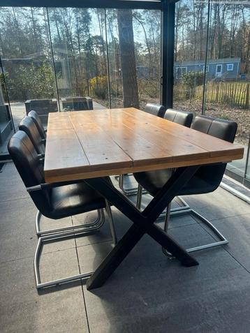 Robuuste eettafel 2.00x1.00  beschikbaar voor biedingen