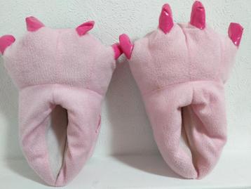 Leuke pantoffels / roze dieren poten beschikbaar voor biedingen