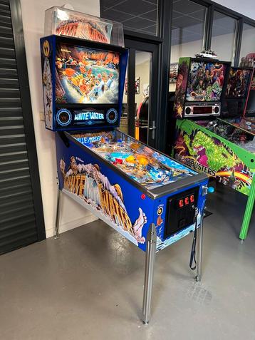 Prachtige flipperkast Williams White Water Pinball beschikbaar voor biedingen