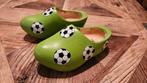 Handgeschilderde kinderklompjes maat 22 - Voetbal, Ophalen of Verzenden
