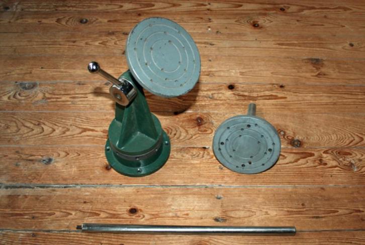 Zeer degelijke spanbok voor houtsnijwerk, Antiek en Kunst, Antiek | Gereedschap en Instrumenten, Ophalen of Verzenden