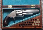 antieke revolver in originele box geweer pistool, Antiek en Kunst, Ophalen of Verzenden