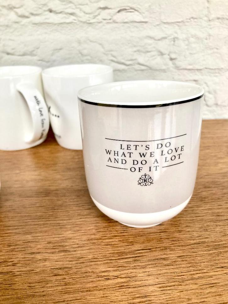 Riverdale: mokken, serveerschaal, taartschaal + stolp. ZGAN, Huis en Inrichting, Keuken | Servies, Zo goed als nieuw, Schaal of Schalen