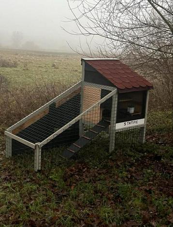 Grote konijnen/cavia hok beschikbaar voor biedingen