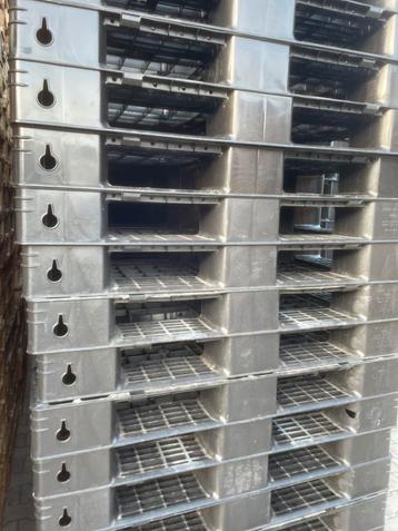Te koop zgan kunstof plastic pallets vlonder irrigratie beschikbaar voor biedingen