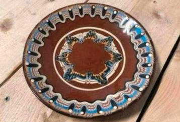 Terracotta bordje met abstracte beschilderingen, antiek beschikbaar voor biedingen