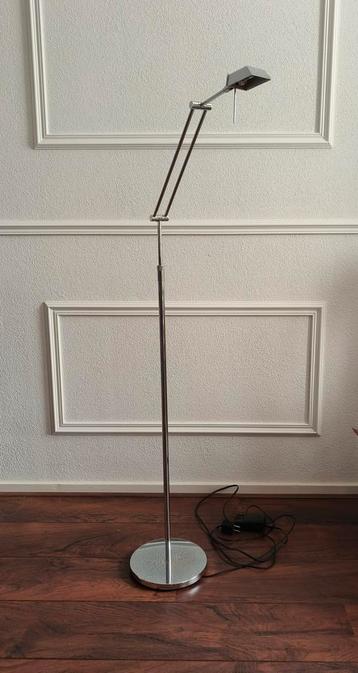 Staande lamp met dimfunctie beschikbaar voor biedingen