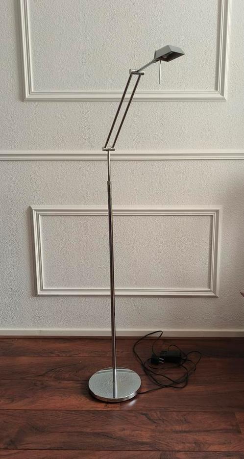Staande lamp met dimfunctie, Huis en Inrichting, Lampen | Vloerlampen, Zo goed als nieuw, 150 tot 200 cm, Metaal, Ophalen