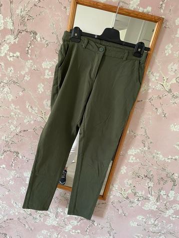 Groene broek en bloesje van pescara maat M  beschikbaar voor biedingen