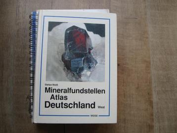 verschillende boeken over mineralen beschikbaar voor biedingen