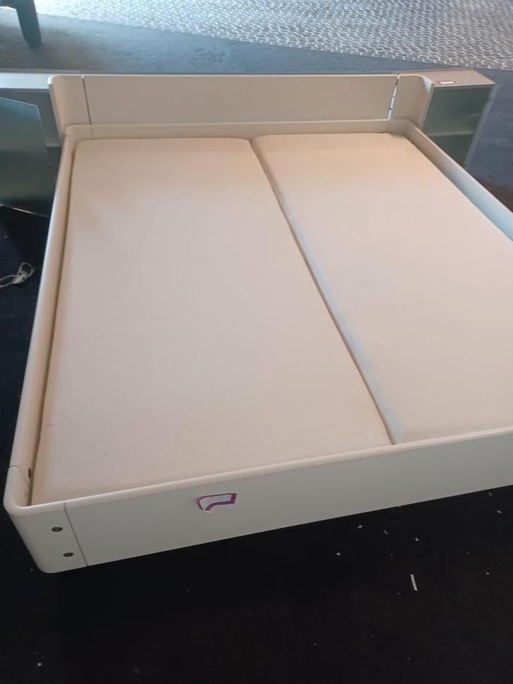 Tweepersoonsbed met matrassen 2 meter bij 180 cm met matrass, Huis en Inrichting, Slaapkamer | Bedden, Zo goed als nieuw, Tweepersoons