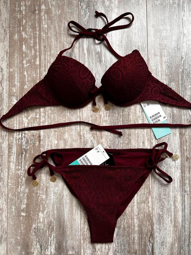 Bordeauxrode bikini met kant van H&M. Maat 75B/38. Nieuw!, Kleding | Dames, Badmode en Zwemkleding, Nieuw, Bikini, Rood, Verzenden