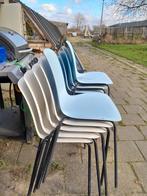 Gratis kunststof stoelen met ijzeren poten, stapelbaar, Tuin en Terras, Ophalen, Gebruikt, Kunststof