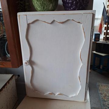 Biedermeier kastje  beschikbaar voor biedingen