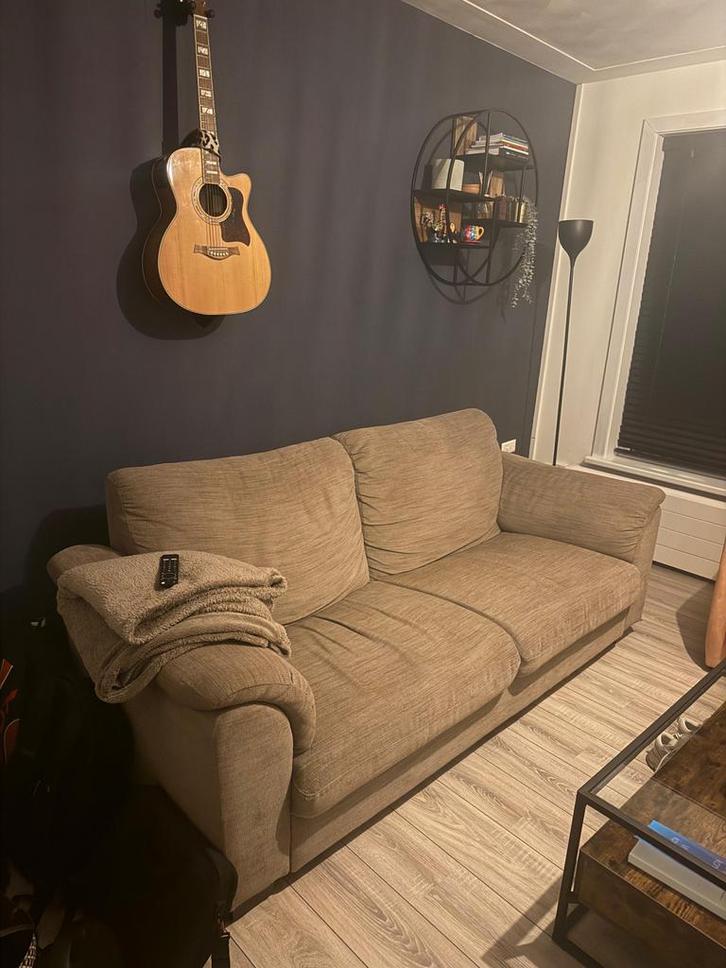 GRATIS AFHALEN! Bruine 2-zits met hoge rugleuning, Huis en Inrichting, Banken | Bankstellen, Gebruikt, Rechte bank, Tweepersoons