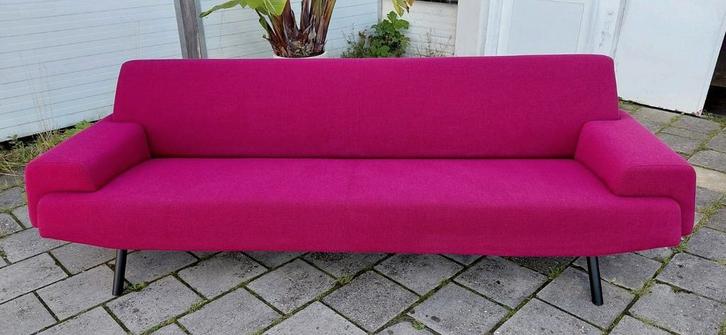 Cloak Sky | 4 zits | Roze wol Kvadrat Hallingdal, Huis en Inrichting, Banken | Bankstellen, Zo goed als nieuw, Rechte bank, Driepersoons