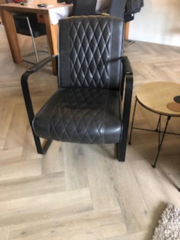 Leuke zeer nette leren stoel / fauteuil, Huis en Inrichting, Fauteuils, Zo goed als nieuw, Leer, Metaal, 50 tot 75 cm, Minder dan 75 cm