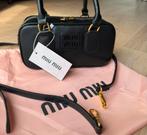 Zwarte tas Miu, Sieraden, Tassen en Uiterlijk, Tassen | Damestassen, Ophalen of Verzenden, Nieuw, Zwart, Handtas