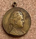 Draag Medaille - Emma Koningin Moeder 1879-1929, Ophalen of Verzenden, Overige materialen, Nederland