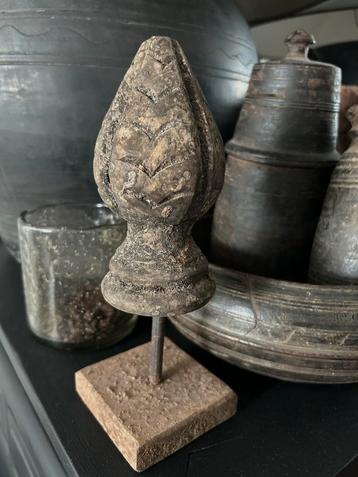 Kleine pinakel sober sleets imperfect landelijk beschikbaar voor biedingen