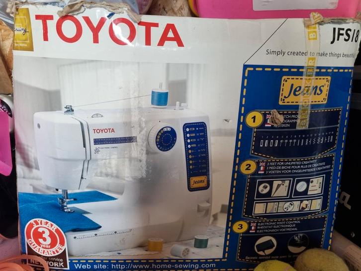 Toyota JFS18 Jeans Naaimachine -  inclusief doos toebehoren, Hobby en Vrije tijd, Naaimachines en Toebehoren, Nieuw, Naaimachine