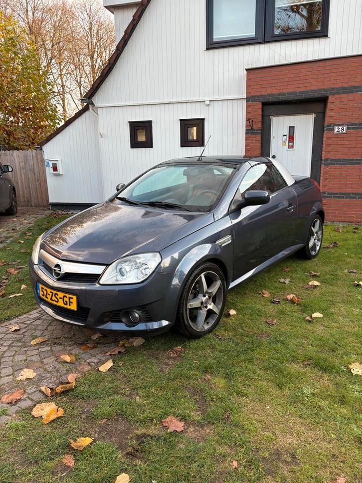 Opel Tigra 1.4 16V Twintop Automaat 2008 Grijs, Auto's, Opel, Particulier, Tigra, Achteruitrijcamera, Airconditioning, Apple Carplay