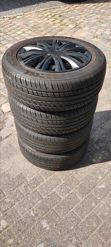 Banden met Velgen beschikbaar voor biedingen