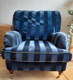 Engelse fauteuil stof fluweel blauw, zit heel comfortabel, Huis en Inrichting, Fauteuils, Gebruikt, 100 tot 125 cm, Ophalen of Verzenden