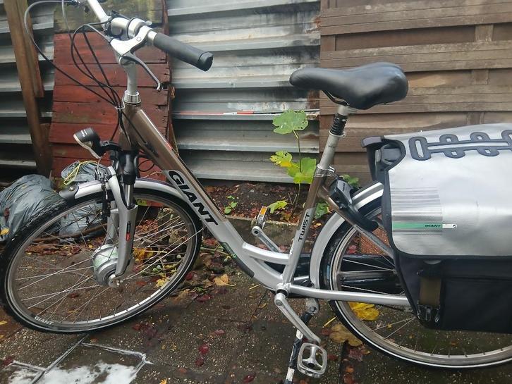 Gaint twist electrische fiets., Fietsen en Brommers, Elektrische fietsen, Zo goed als nieuw, Giant, 47 tot 51 cm, 50 km per accu of meer