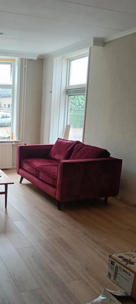 Mooie bordeauxrode/Burgundy 2 zits bank, Huis en Inrichting, Banken | Sofa's en Chaises Longues, Zo goed als nieuw, Tweepersoons