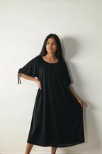 COS – Minimalistic Black Drawstring Neck Dress – XS 👜, Kleding | Dames, COS, Zwart, Ophalen of Verzenden, Zo goed als nieuw