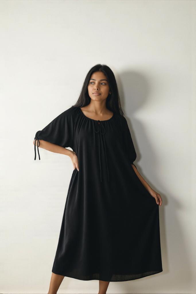 COS – Minimalistic Black Drawstring Neck Dress – XS 👜, Kleding | Dames, Jurken, Zo goed als nieuw, Maat 34 (XS) of kleiner, Zwart