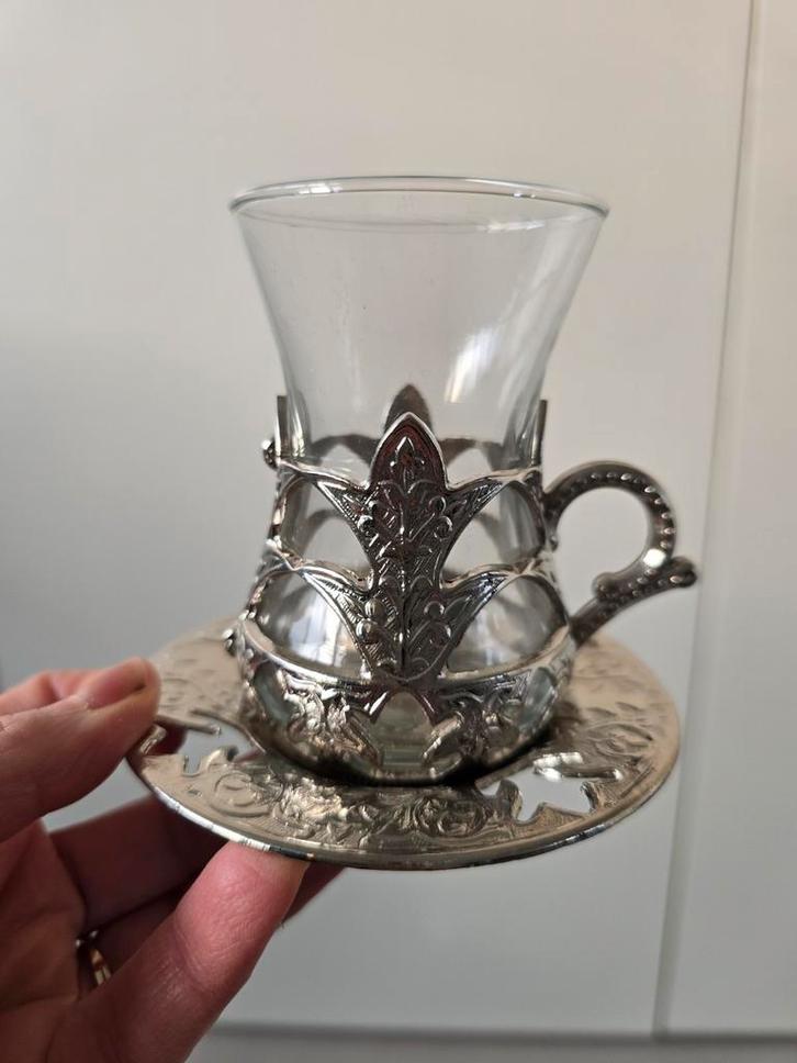 Turkse theeglazen met zilver kleurige houders, Verzamelen, Glas en Borrelglaasjes, Zo goed als nieuw, Overige typen, Ophalen of Verzenden