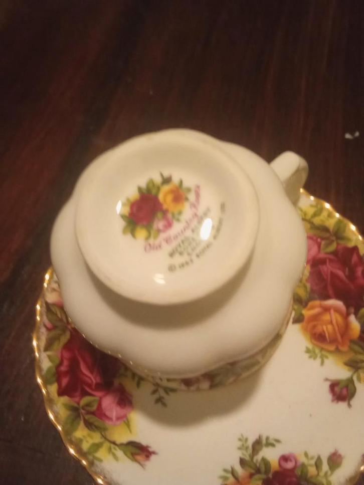 Royal Albert Old Country Roses Koffiekop, Antiek en Kunst, Antiek | Servies compleet, Ophalen of Verzenden