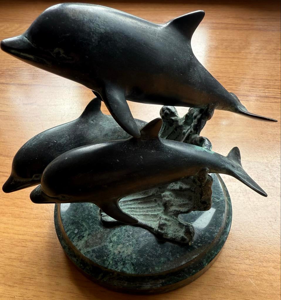 Bronzen beeldje van dolfijnen op marmeren voet, Antiek en Kunst, Kunst | Beelden en Houtsnijwerken, Ophalen of Verzenden