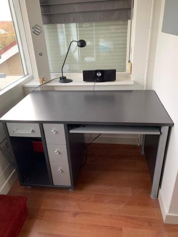 bureau beschikbaar voor biedingen
