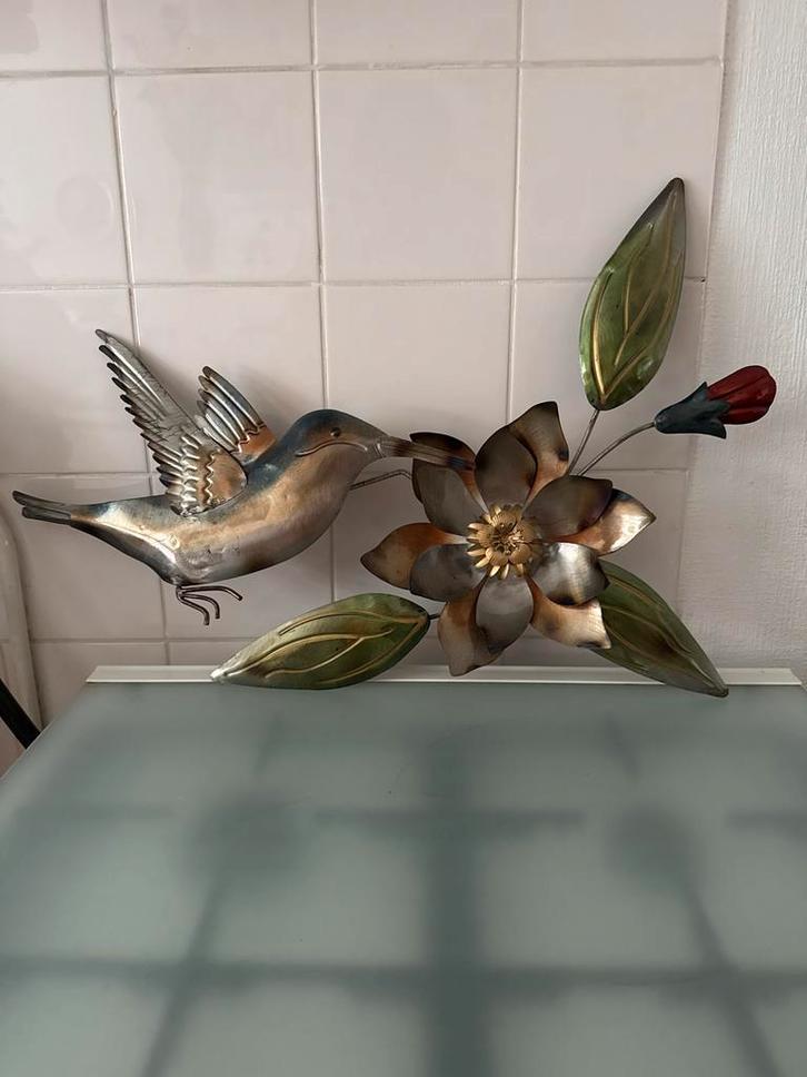 Metalen Wanddecoratie Kolibrie en Bloem, Huis en Inrichting, Woonaccessoires | Wanddecoraties, Zo goed als nieuw, Ophalen