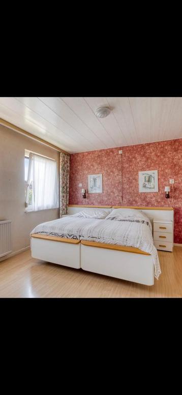 Senioren 2-persoons bed met verstelbare lattenbodem beschikbaar voor biedingen