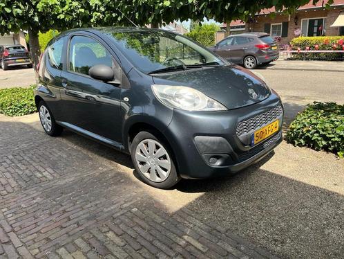 Peugeot 107 1.0 12V E-vti 68PK 3DR 2012 Grijs (APK 7-6-'26!), Auto's, Peugeot, Particulier, Airconditioning, Radio, USB, Benzine