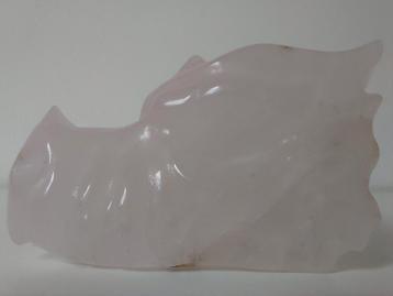 Schattig rozenkwarts draakje beschikbaar voor biedingen