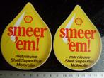 2x sticker shell smeer 'em! super plus motor olie oil logo, Verzamelen, Stickers, Ophalen of Verzenden, Merk, Zo goed als nieuw