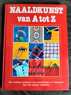 Naaldkunst van A tot Z, Ophalen of Verzenden, Zo goed als nieuw, Borduren en Naaien, Sheila Brull (samenst.)