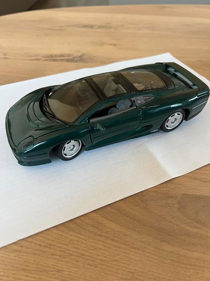 Maisto Jaguar XJ220, schaal 1:24, donker groen, Hobby en Vrije tijd, Modelauto's | 1:24, Zo goed als nieuw, Auto, Maisto, Ophalen of Verzenden