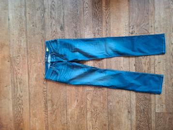 Nieuwe  cars jeans 28/34 beschikbaar voor biedingen