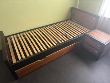 Tiener slaapkamer van echt hout (geen spaanplaat) zgan beschikbaar voor biedingen
